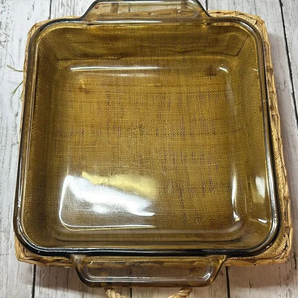 Anchor Ovenware 2 QT Square Baking‎  Dish And Wicker Basket Carrier- Vintage USA